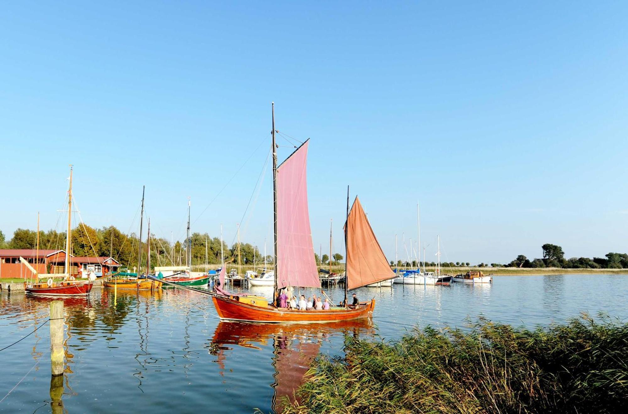 Meerblick Mit Kamin Am Saaler Bodden Вустров Экстерьер фото